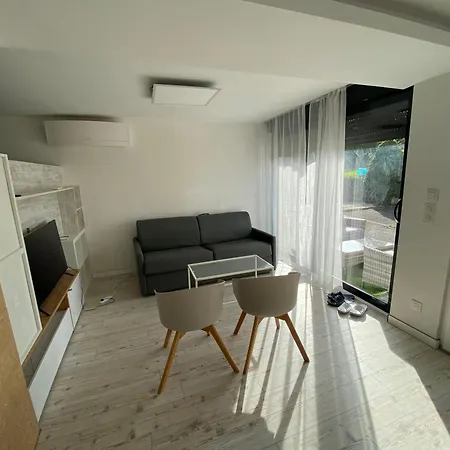 Aux Portes De Geneve Apartmán