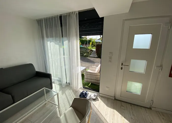 Aux Portes De Geneve